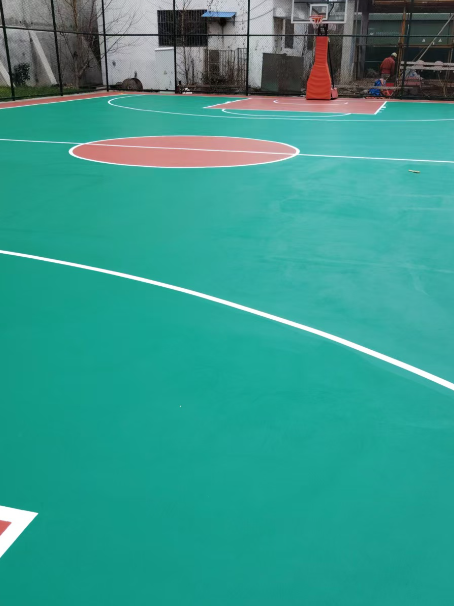 务川 球场长期使用易出现地面开裂